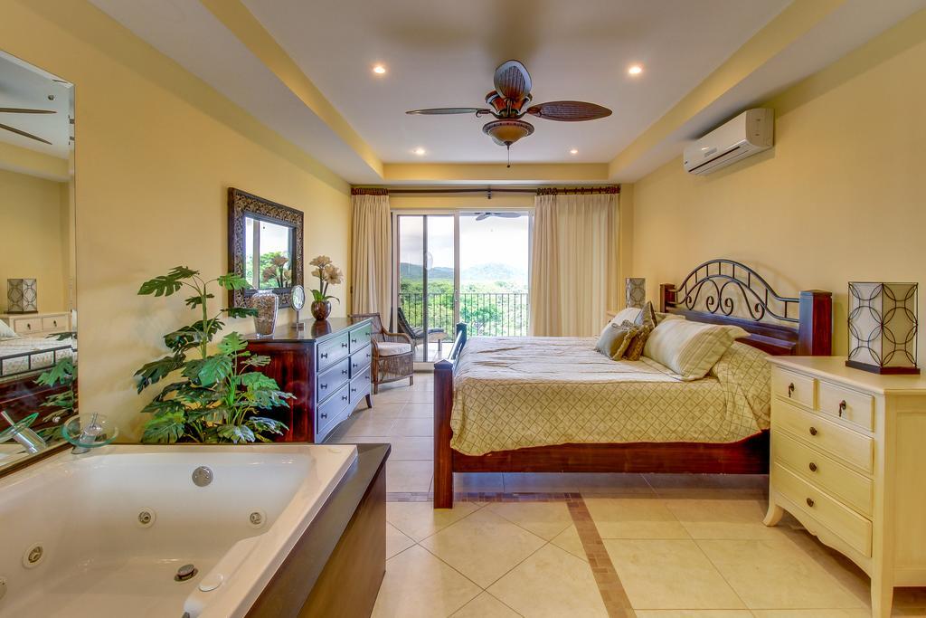 Naxos 16 Apartment Tamarindo Bagian luar foto