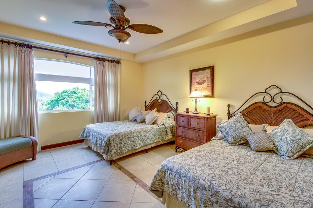 Naxos 16 Apartment Tamarindo Bagian luar foto